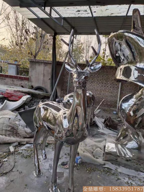 不锈钢镜面鹿雕塑 草坪动物摆件小鹿厂家